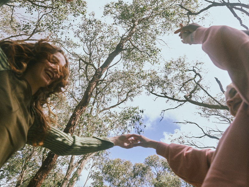 Umfrage: Die Deutschen lieben Urlaubsflirts / Die Dating App Bumble untersucht die Wirkung von Reisen auf Datingverhalten und Beziehungsdynamiken - Foto: presseportal.de