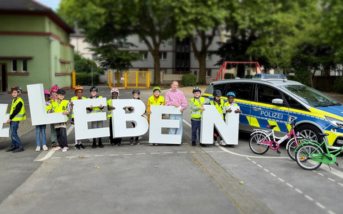 POL-OB: Bundesweite Aktion sicher.mobil.leben - Kinder im Blick Polizei Oberhausen fördert sicheres Radfahren bereits im Grundschulalter - Foto: presseportal.de POL-OB: Bundesweite Aktion sicher.mobil.leben - Kinder im Blick Polizei Oberhausen fördert sicheres Radfahren bereits im Grundschulalter - Foto: presseportal.de