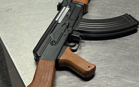 HZA-D: Mit dem Spielzeuggewehr durch den Zoll / Täuschend echte Softair Kalaschnikow führt zu Ärger beim Zoll - Foto: presseportal.de HZA-D: Mit dem Spielzeuggewehr durch den Zoll / Täuschend echte Softair Kalaschnikow führt zu Ärger beim Zoll - Foto: presseportal.de