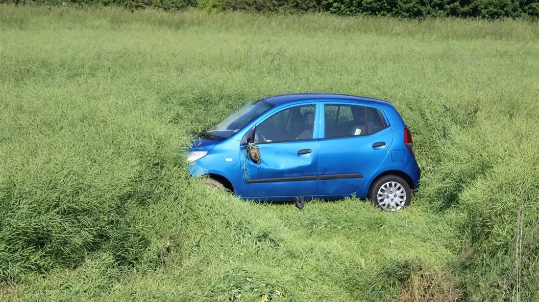 POL-DN: Verkehrsunfall mit drei Leichtverletzten - Mutter und Kinder im Fahrzeug - Bild: presseportal.de