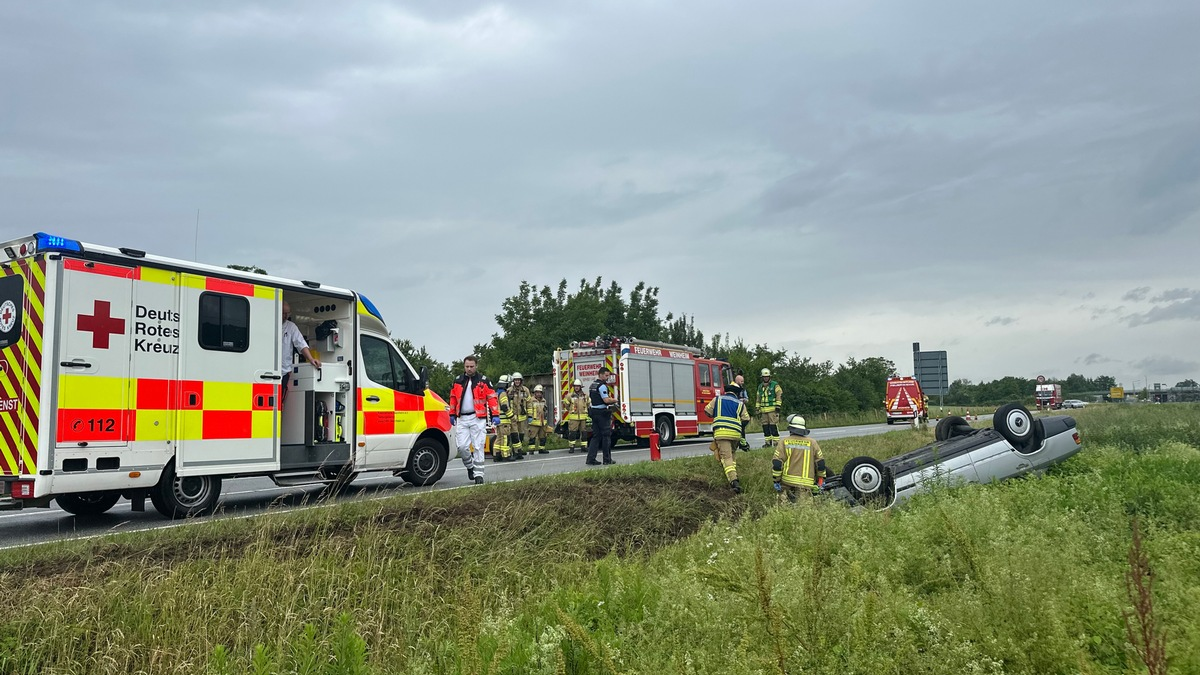FW Weinheim: Verkehrsunfall auf der Kreisstraße 4229 bei Sulzbach - Fahrzeug überschlägt sich - Foto: presseportal.de