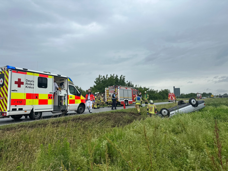 FW Weinheim: Verkehrsunfall auf der Kreisstraße 4229 bei Sulzbach - Fahrzeug überschlägt sich - Foto: presseportal.de