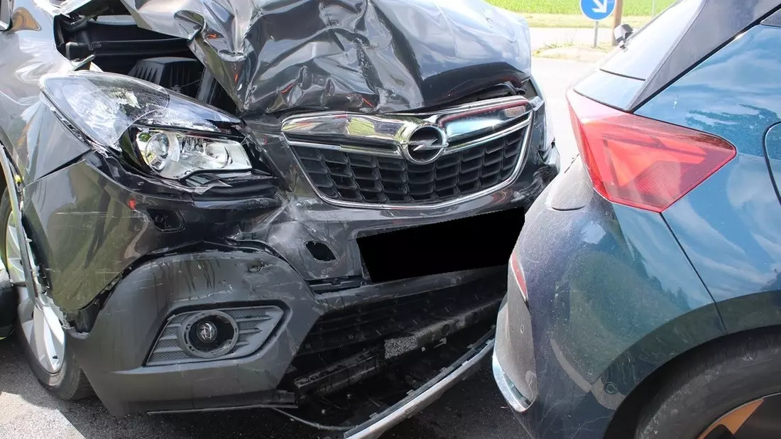 POL-MI: Verkehrsunfall mit zwei Leichtverletzten - Bild: presseportal.de