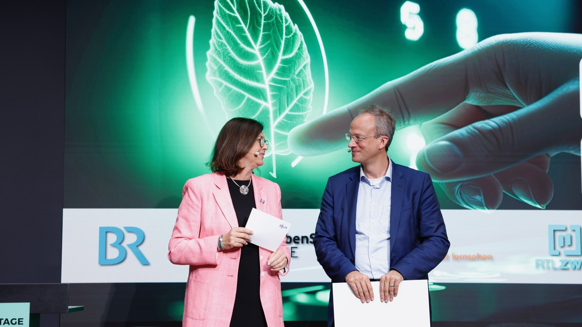 Nachhaltigkeitspreis Medien 2025 für Beiträge mit gesellschaftlicher Relevanz / Medienhäuser und Content Creators können sich ab sofort bei der BLM bewerben - Foto: Medientage München / Weiterer Text über ots und www.presseportal.de/nr/62483 / Die Verwendung dieses Bildes für redaktionelle Zwecke ist unter Beachtung aller mitgeteilten Nutzungsbedingungen zulässig und dann auch honorarfrei. Veröffentlichung ausschließ