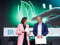 Nachhaltigkeitspreis Medien 2025 für Beiträge mit gesellschaftlicher Relevanz / Medienhäuser und Content Creators können sich ab sofort bei der BLM bewerben - Foto: Medientage München / Weiterer Text über ots und www.presseportal.de/nr/62483 / Die Verwendung dieses Bildes für redaktionelle Zwecke ist unter Beachtung aller mitgeteilten Nutzungsbedingungen zulässig und dann auch honorarfrei. Veröffentlichung ausschließ