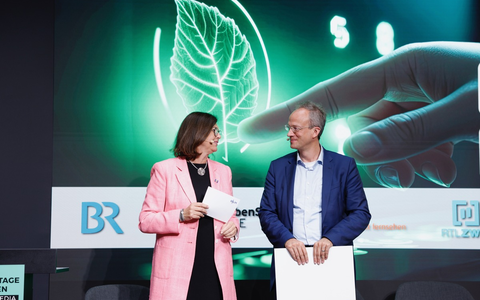 Nachhaltigkeitspreis Medien 2025 für Beiträge mit gesellschaftlicher Relevanz / Medienhäuser und Content Creators können sich ab sofort bei der BLM bewerben - Foto: Medientage München / Weiterer Text über ots und www.presseportal.de/nr/62483 / Die Verwendung dieses Bildes für redaktionelle Zwecke ist unter Beachtung aller mitgeteilten Nutzungsbedingungen zulässig und dann auch honorarfrei. Veröffentlichung ausschließ