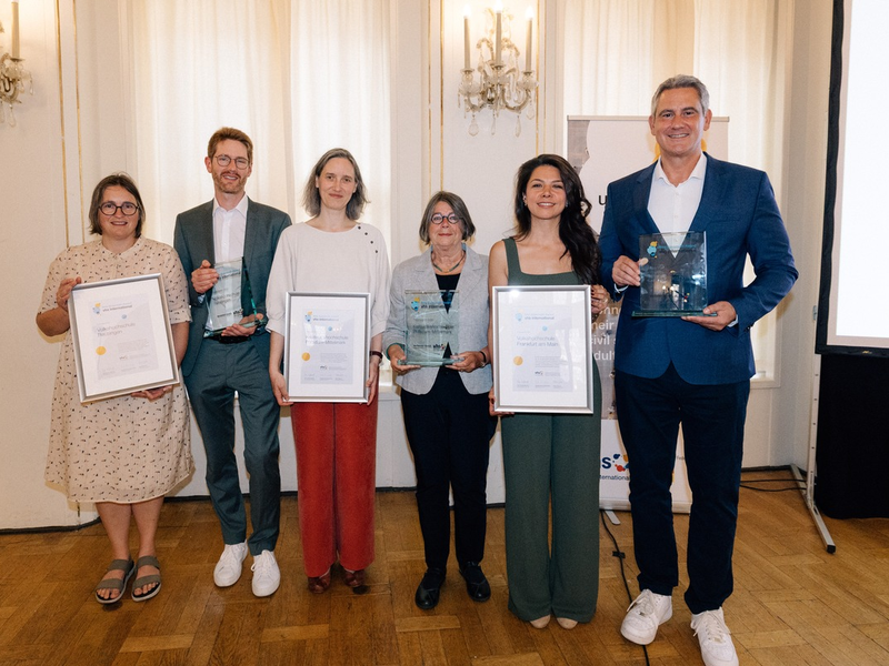 vhs Frankfurt am Main, vhs Reutlingen und kvhs Potsdam-Mittelmark erhalten Rita-Süssmuth-Preis für Stärkung von Demokratie durch internationale Zusammenarbeit in der Erwachsenenbildung - Foto: presseportal.de