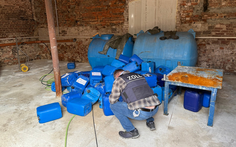 ZOLL-E: Staatsanwaltschaft Köln und Zollfahndung Essen decken illegales Großlabor für synthetische Drogen in Kerpen auf / 24 Personen festgenommen - Foto: presseportal.de