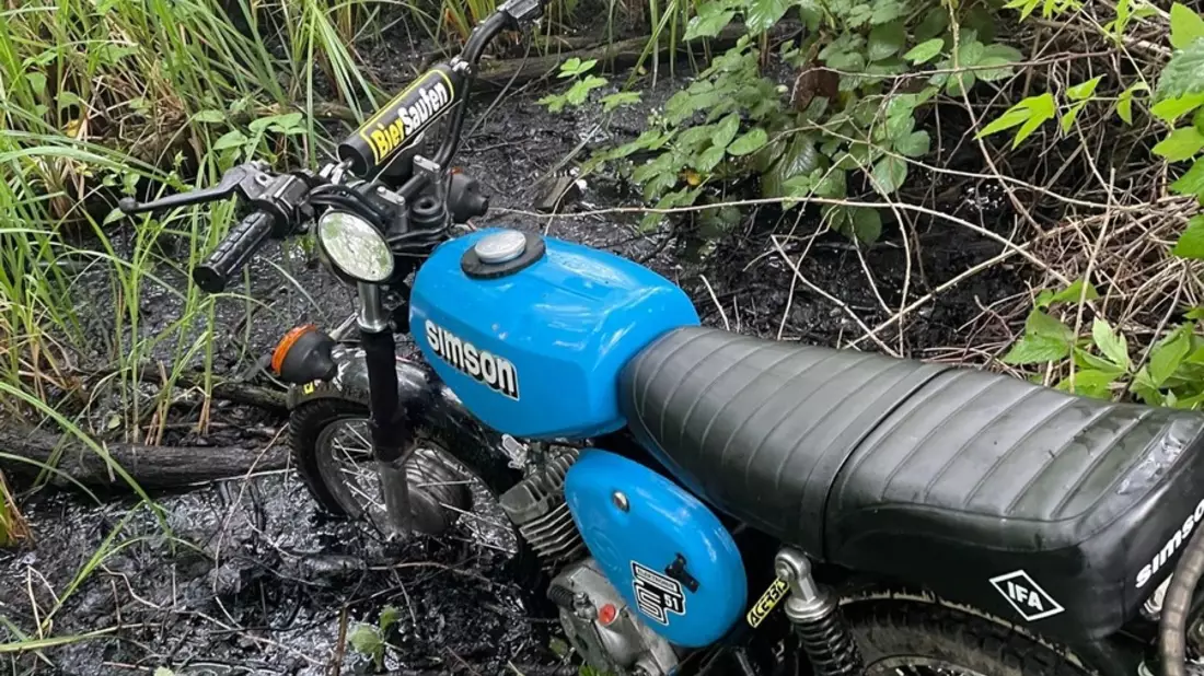 POL-HRO: Polizei in Boizenburg stellt flüchtenden Mopedfahrer nach Verfolgung mit einem Fahrrad - Bild: presseportal.de