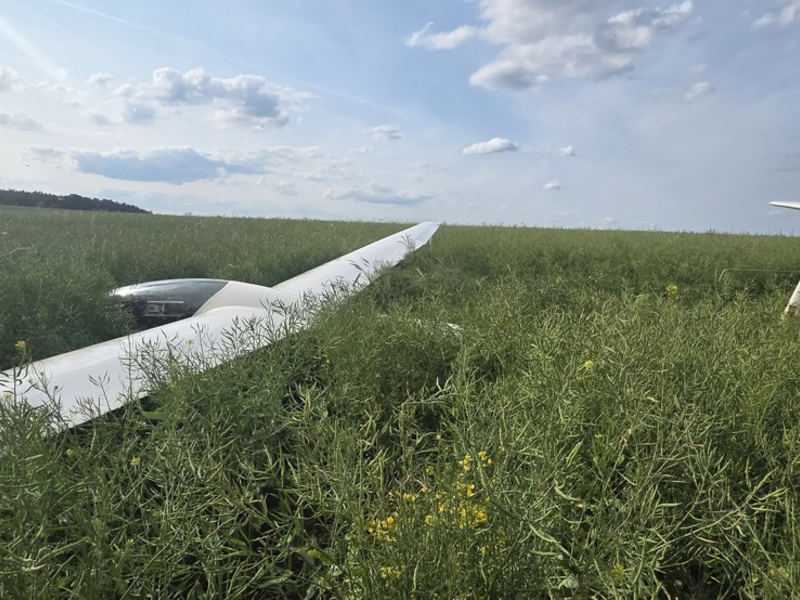 POL-HRO: Notlandung eines Segelflugzeuges endete glimpflich - Foto: presseportal.de