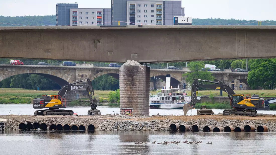 Brücken, Straßen, Energienetze: Die deutsche Infrastruktur soll mit Milliardenschulden modernisiert werden. (Archivbild) - Bild: Robert Michael/dpa
