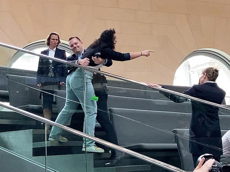 Besucherin stört Bundestagssitzung am 04.06.2025 - Foto: über dts Nachrichtenagentur
