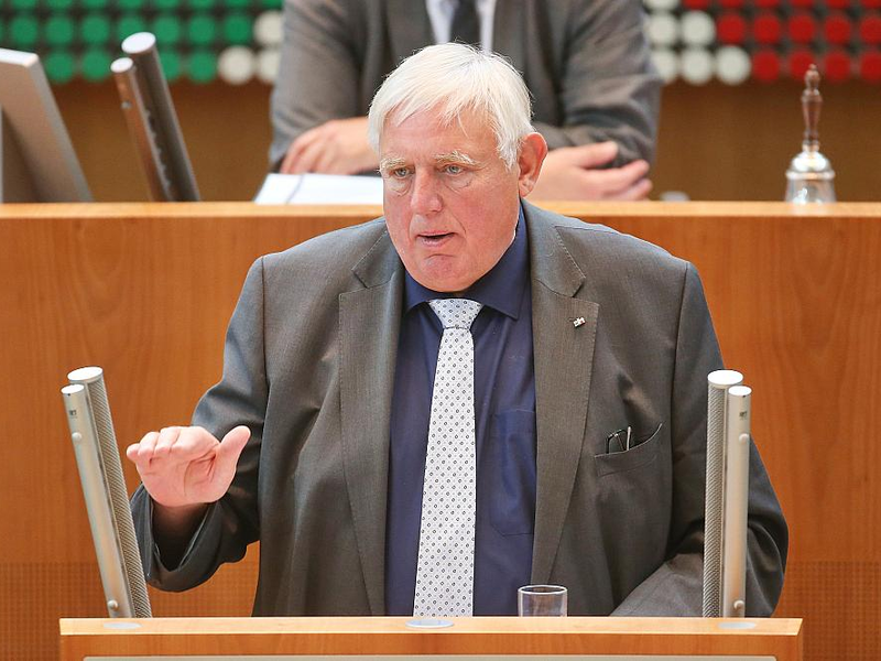 Karl-Josef Laumann in der Debatte zur Errichtung des Landesamtes für Gesundheit und Arbeitsschutz Nordrhein-Westfalen am 04.06.2025 - Foto: über dts Nachrichtenagentur