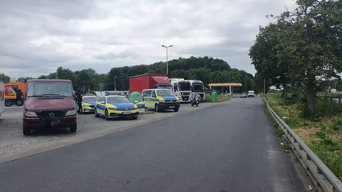 POL-HI: Gemeinsame Kontrolle der Polizei Hildesheim mit dem Gewerbeaufsichtsamt Hildesheim auf der BAB 7 - Bild: presseportal.de