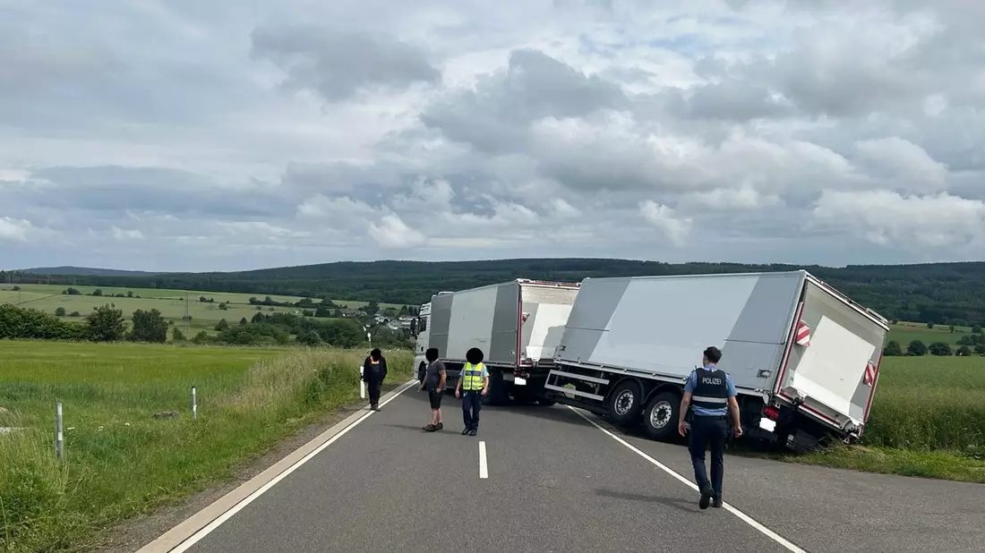 POL-PDTR: Vollsperrung durch Lkw-Unfall bei Hinzerath - Bild: presseportal.de