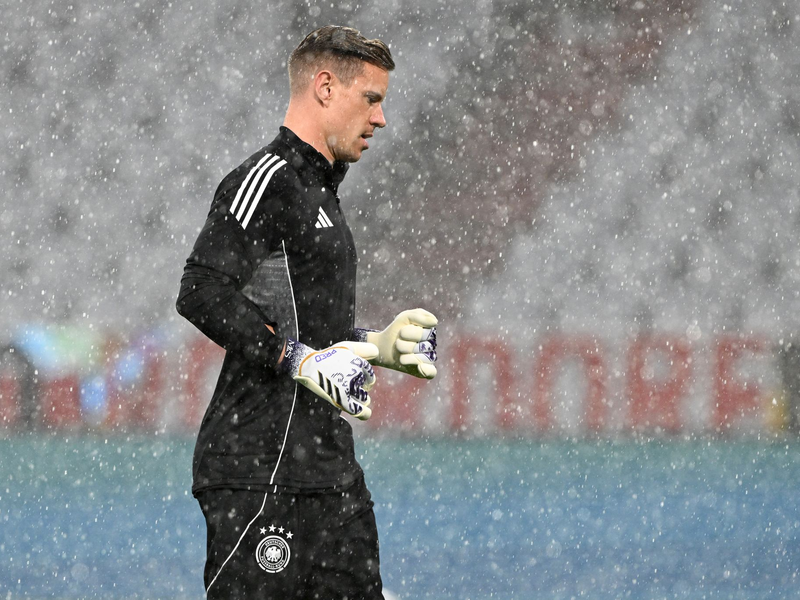 Nächster missglückter Dreifach-Wechsel: Bundestrainer Julian Nagelsmann (l) bringt beim Stand von 1:0 Serge Gnabry, Niclas Füllkrug und Robin Gosens. - Foto: Federico Gambarini/dpa