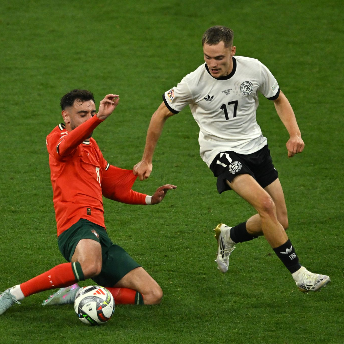Portugals Torschützen und Matchwinner: Joker Francisco Conceição (l) und Kapitän Cristiano Ronaldo. - Foto: Peter Kneffel/dpa