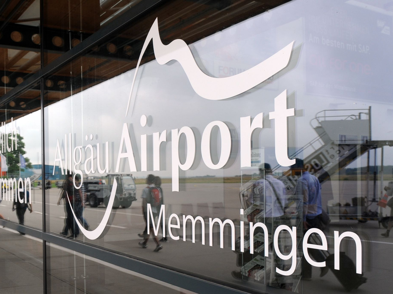 Am Flughafen Memmingen wurde ein Rettungseinsatz ausgelöst. (Symbolbild) - Foto: Andreas Gebert/dpa