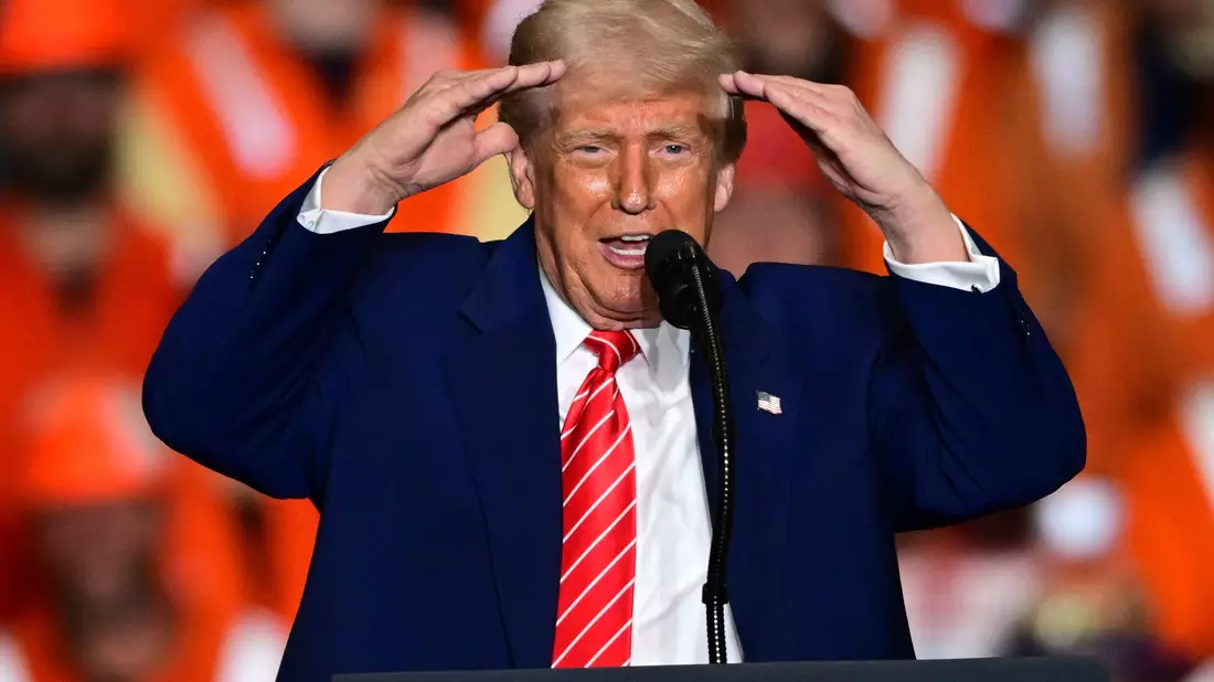 Biden sei schon als Präsident nicht mehr geistig auf der Höhe gewesen, behauptet Trump. (Archivbild) - Bild: David Dermer/AP/dpa
