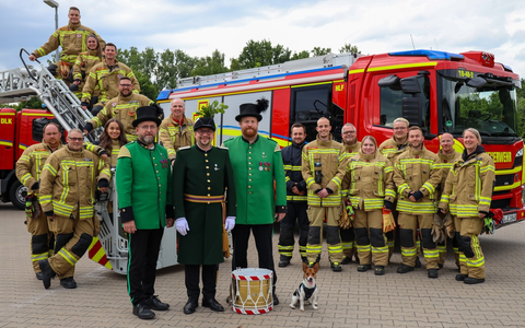 FW-OLL: Tradition trifft Verantwortung - Feuerwehr bleibt auch zum Gildefest einsatzbereit - Foto: presseportal.de