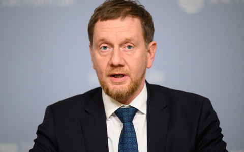 Die Länder seien sich einig in ihrer Forderung nach Ersatz ihrer Kosten, sagt der Vorsitzende der Ministerpräsidentenkonferenz, Michael Kretschmer. (Archivbild) - Foto: Robert Michael/dpa