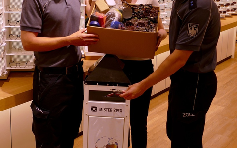 HZA-MD: Brillenspende für mehr Nachhaltigkeit und Gemeinnützigkeit: Hauptzollamt Magdeburg beteiligt sich an der Aktion Brillen Weltweit - Foto: presseportal.de HZA-MD: Brillenspende für mehr Nachhaltigkeit und Gemeinnützigkeit: Hauptzollamt Magdeburg beteiligt sich an der Aktion Brillen Weltweit - Foto: presseportal.de