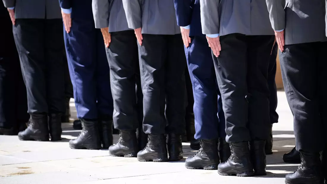In der Bundeswehr war die Zahl der Soldaten im vergangenen Jahr trotz mehr Einstellungen erneut leicht gesunken. - Bild: Bernd von Jutrczenka/dpa