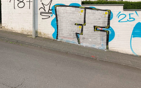 POL-RBK: Bergisch Gladbach - Farbschmierereien in zwei aufeinander folgenden Nächten - Foto: presseportal.de POL-RBK: Bergisch Gladbach - Farbschmierereien in zwei aufeinander folgenden Nächten - Foto: presseportal.de