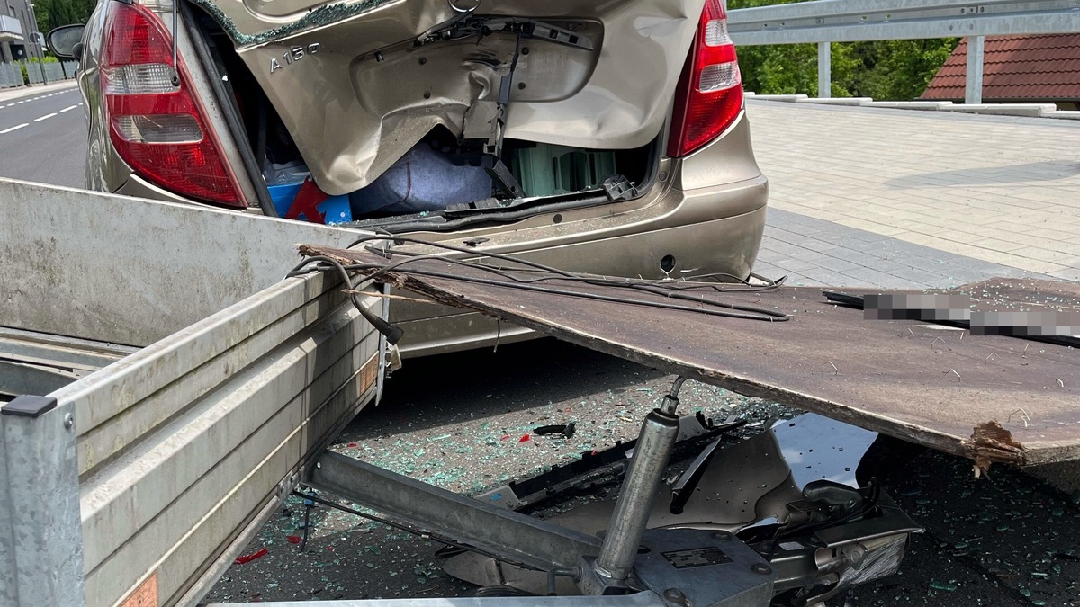 POL-RBK: Overath - Verkehrsunfall mit hohem Sachschaden in Heiligenhaus - Foto: presseportal.de