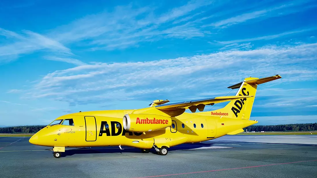 Krank im Urlaub: Behandlung im Ausland als Kostenfalle / Erheblicher Anstieg der Behandlungskosten / Urlauber müssen Rechnungen sofort bezahlen / ADAC schützt Versicherte vor überteuerten Leistungen - Bild: presseportal.de