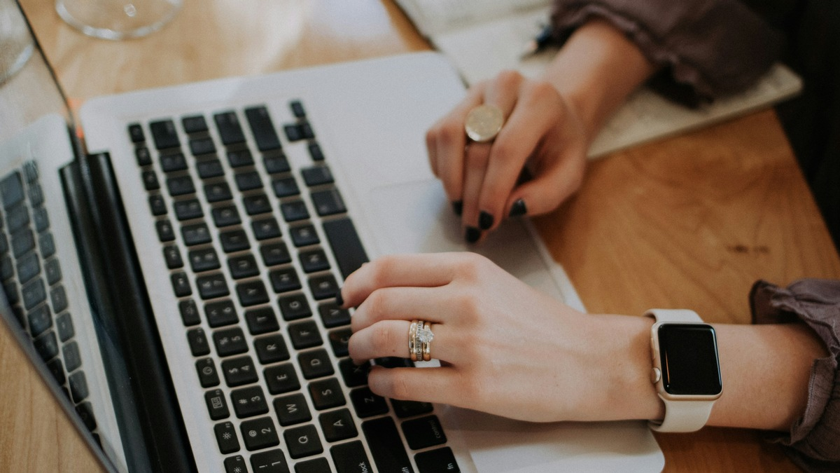 Abschlussarbeit von der KI? Lukas Altmann von AcadMedia verrät, warum der Einsatz künstlicher Intelligenz an der Uni zu Problemen führt - Foto: presseportal.de