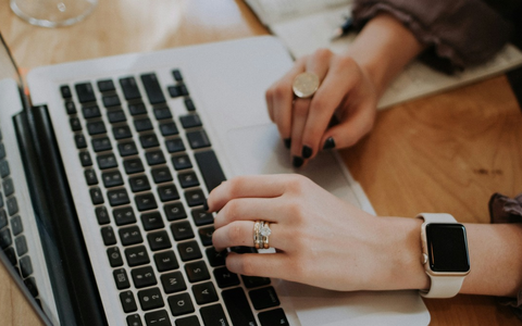 Abschlussarbeit von der KI? Lukas Altmann von AcadMedia verrät, warum der Einsatz künstlicher Intelligenz an der Uni zu Problemen führt - Foto: presseportal.de