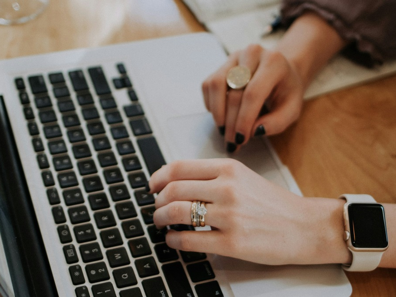 Abschlussarbeit von der KI? Lukas Altmann von AcadMedia verrät, warum der Einsatz künstlicher Intelligenz an der Uni zu Problemen führt - Foto: presseportal.de
