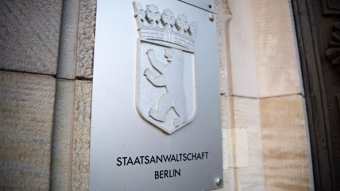 Die Staatsanwaltschaft hat im Rahmen der Ermittlungen gegen einen Palliativarzt eine weitere Exhumierung veranlasst. (Symbolbild)  - Bild: Fabian Sommer/dpa