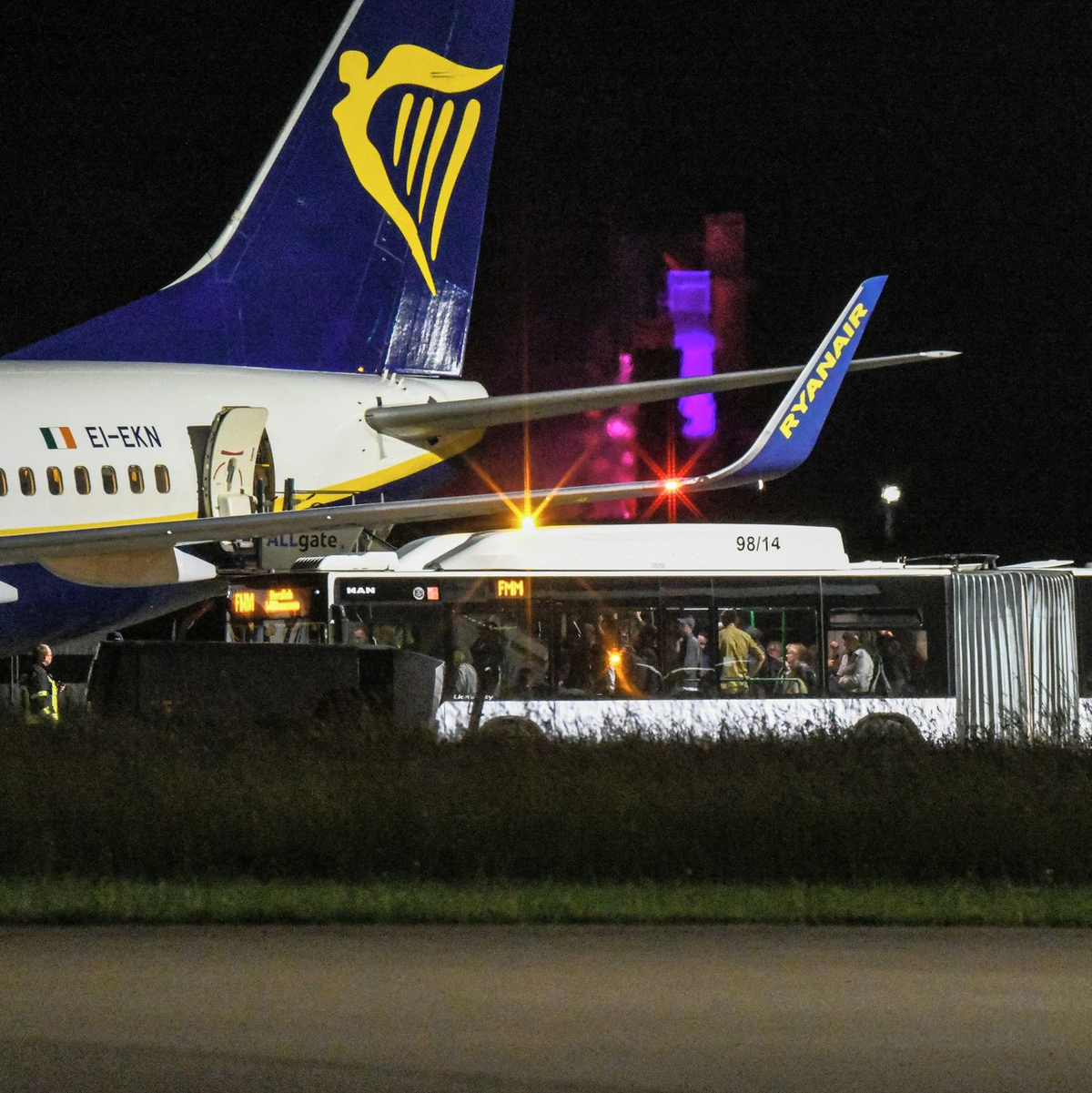 Das Unwetter über Süddeutschland zwang eine Ryanair-Maschine zum außerplanmäßigen Stopp. - Foto: Jason Tschepljakow/dpa/dpa-tmn