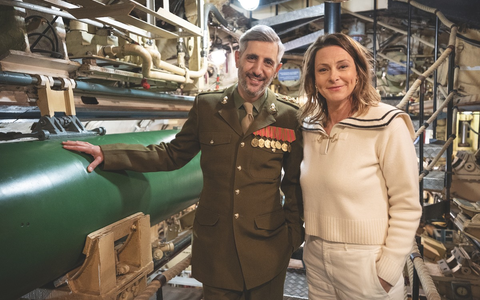 Michel Abdollahi lädt erneut zum „Käpt'ns Dinner“ ins U-Boot – Gäste der nächsten neuen Folgen: Anja Reschke, Mike Krüger und Guildo Horn / Start: Freitag, 6. Juni, ARD Mediathek und NDR Fernsehen - Foto: presseportal.de