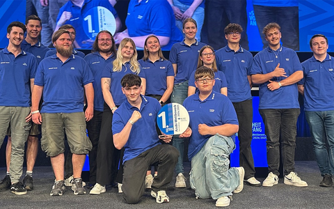 Sicherheit von Anfang an! / Junge Beschäftigte zeigten ihr Können beim Azubi-Wettbewerb der BG RCI - Foto: presseportal.de