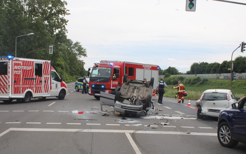 POL-DN: Ungebremst auf PKW aufgefahren - Foto: presseportal.de
