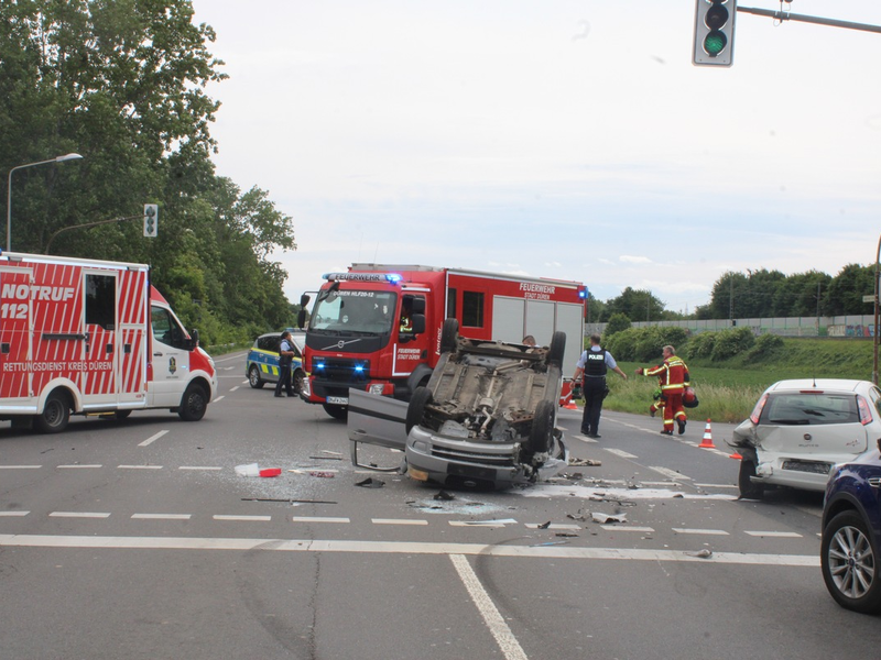 POL-DN: Ungebremst auf PKW aufgefahren - Foto: presseportal.de