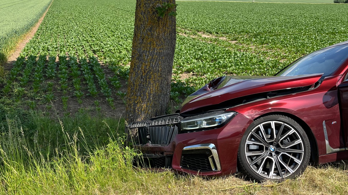 POL-HX: Warum kam der BMW von der Straße ab? Polizei sucht Zeugen - Foto: presseportal.de