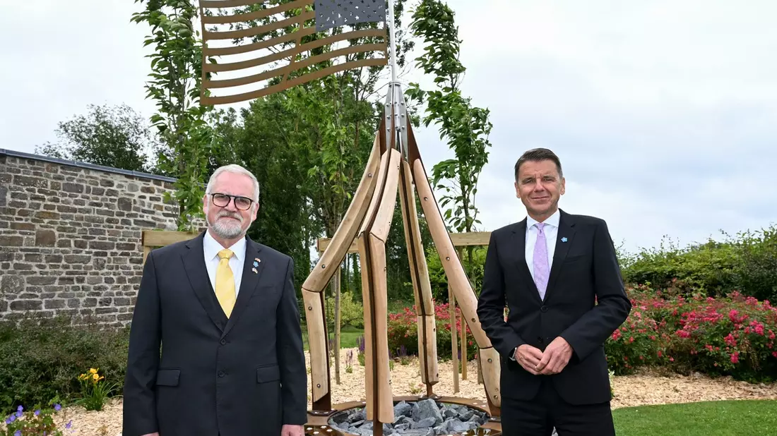 Marigny: Volksbund eröffnet Ausstellung und weiht mit der Stiftung Würth Gedenkzeichen ein - Bild: presseportal.de