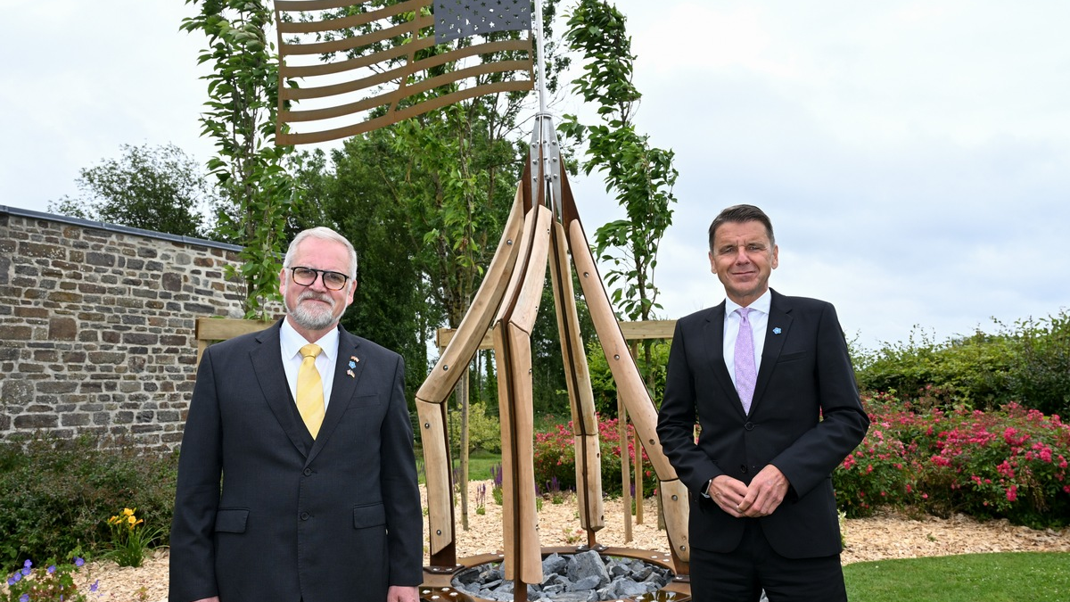 Marigny: Volksbund eröffnet Ausstellung und weiht mit der Stiftung Würth Gedenkzeichen ein - Foto: presseportal.de