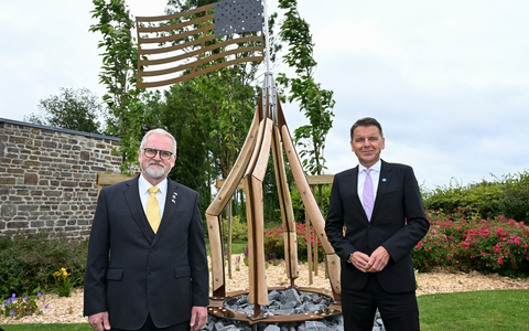 Marigny: Volksbund eröffnet Ausstellung und weiht mit der Stiftung Würth Gedenkzeichen ein - Foto: presseportal.de