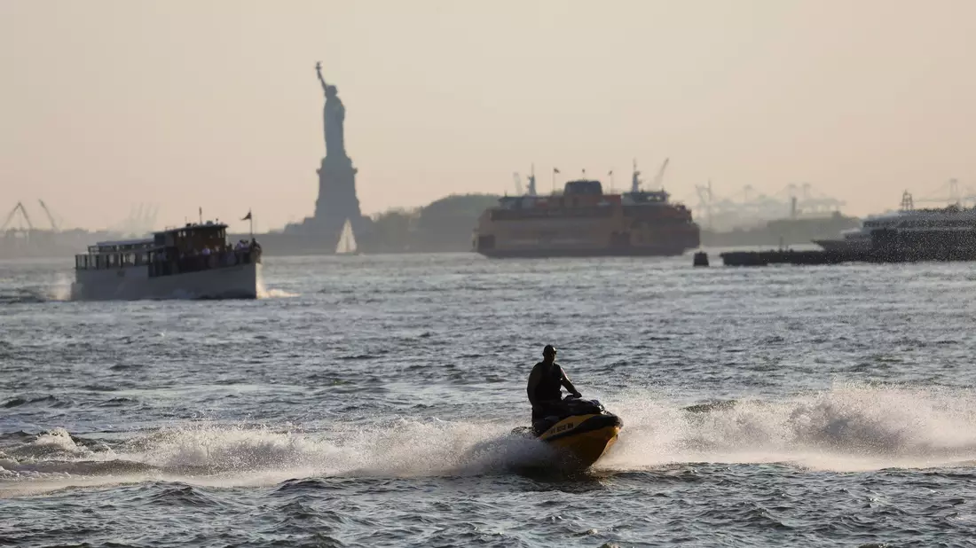 Die Sicht ist getrübt in New York - das liegt an Bränden weit entfernt - Bild: Heather Khalifa/AP/dpa
