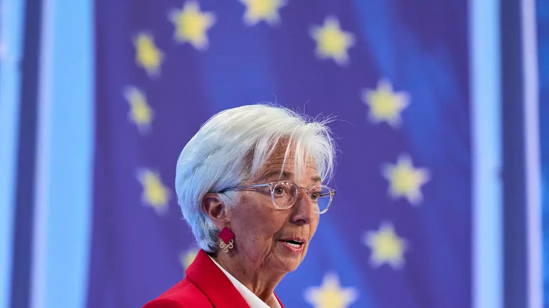 EZB-Präsidentin Christine Lagarde will ihre Amtszeit zu Ende bringen - entgegen jüngster Spekulationen - Bild: Michael Probst/AP/dpa