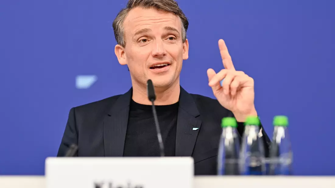 SAP-Chef Klein wehrt sich gegen Kritik wegen gestrichener Frauenquote. (Archivbild) - Bild: Uwe Anspach/dpa