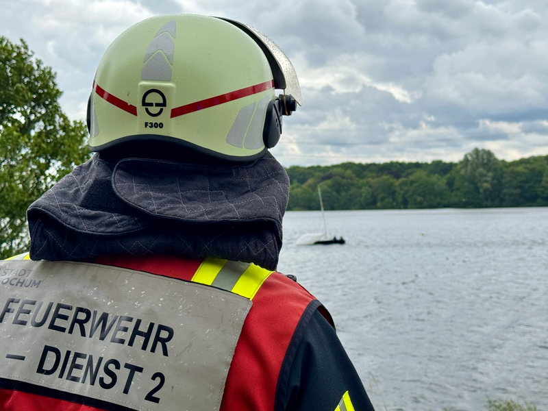FW-BO: Gekentertes Segelboot auf dem Kemnader See führt zu Feuerwehreinsatz - Foto: presseportal.de