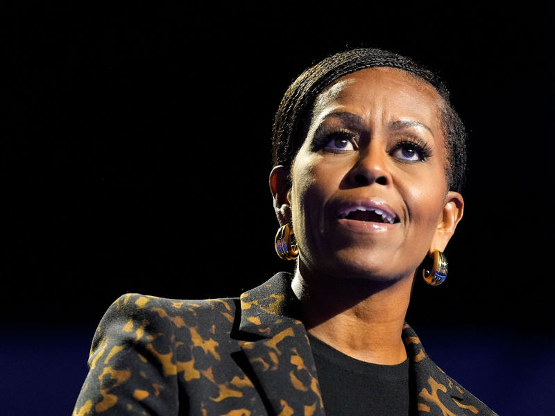 Bringt ein weiteres Buch auf den Markt: Michelle Obama. (Archivbild) - Foto: Jacquelyn Martin/AP/dpa