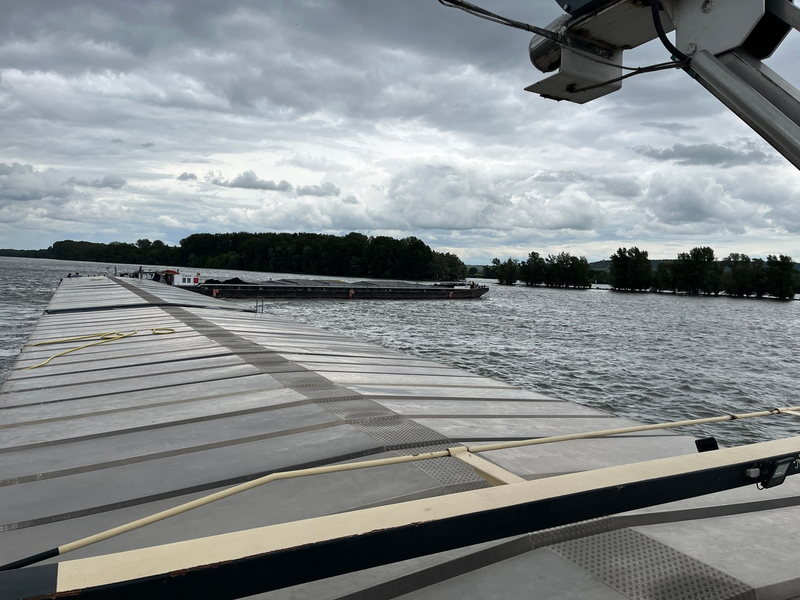 PP-ELT: Havarie eines Güterschubverbandes bei RKM 523 - Keine Verletzten, Bergung für den Folgetag geplant - Foto: presseportal.de