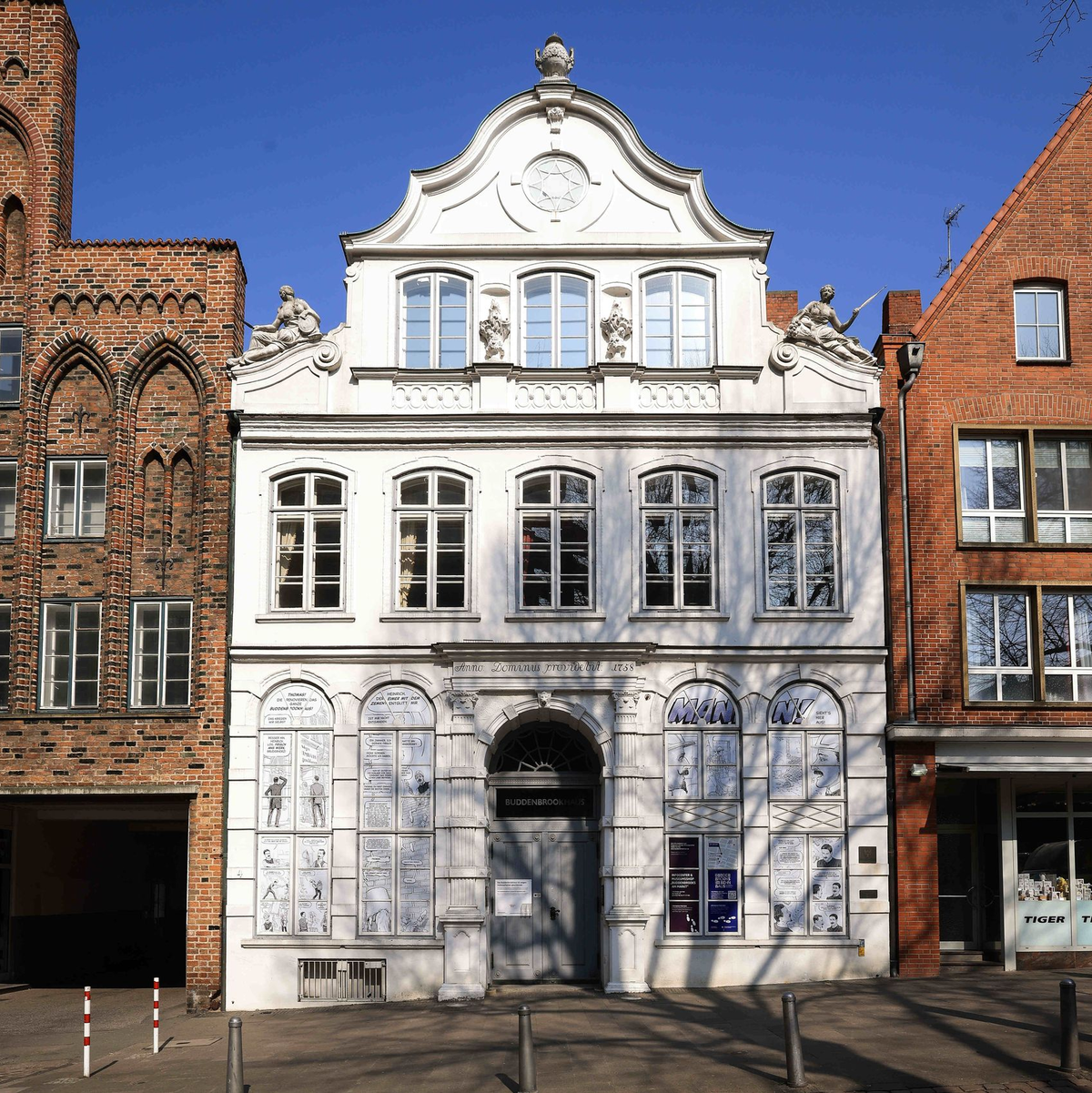 Das Buddenbrookhaus in der Innenstadt von Lübeck. (Archivbild) - Foto: Christian Charisius/dpa